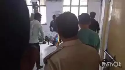 एटा: थाना मिरहची क्षेत्र के गांव चांटी की रहने वाली महिला की मौत, बॉडी पोस्टमार्टम के लिए पहुंची