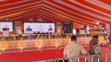 ସୋନପୁର: ମୁଖ୍ୟମନ୍ତ୍ରୀ ଙ୍କ ଗସ୍ତକୁ ନେଇ ତତ୍ପର ଜିଲ୍ଲାପ୍ରଶାସନ ରାମେଶ୍ୱର ଷ୍ଟାଡିୟମ କୁ ଯାଇ ସ୍ଥିତି ଅନୁଧ୍ୟାନ କଲେ ପ୍ରଶାସନିକ ଅଧିକାରୀ ଓ ବିଧାୟକ