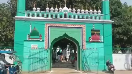 गाज़ीपुर: कड़ी सुरक्षा के बीच गाजीपुर में 550 जगहों पर शांतिपूर्वक अदा की गई बकरीद की नमाज, विशेश्वरगंज ईदगाह पर DM-SP रहे मौजूद