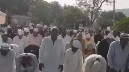 चित्तौड़गढ़: ईदगाह पर मुस्लिम समाज के लोगों ने सामूहिक रूप से बकर ईद की नमाज अदा की