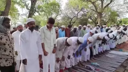 बीना: नई बस्ती ईदगाह में ईद उल अजहा की नमाज पढ़ी गई, मुल्क की तरक्की और हिफाजत की दुआ मांगी गई