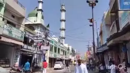 उतरौला: उतरौला में शनिवार को सुबह 7:30 बजे अदा की गई बकरा ईद की नमाज