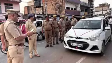 डेरापुर: झींझक कस्बे में एसपी के निर्देशन पर पुलिस ने चलाया वाहन चेकिंग अभियान, 12 वाहनों को किया सीज और 65 वाहनों का हुआ चालान