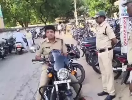 బక్రీద్ పర్వదినాన్ని పురస్కరించుకొని పట్టణంలోని ప్రార్థన మందిరాల వద్ద తనిఖీలు నిర్వహించిన ఏ ఎస్ పి రామ్ నాథ్ హెగ్డే