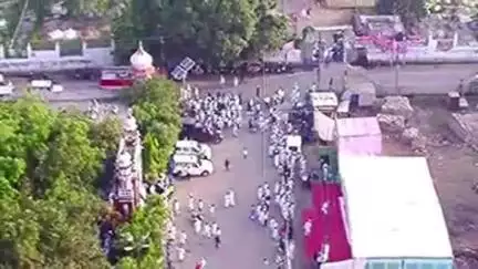 कोल: त्योहार ईद उल अज़हा को मद्देनज़र रखते हुए अलीगढ़ पुलिस ने सुरक्षा व्यवस्था का लिया जायज़ा, ड्रोन कैमरों से की गई निगरानी
