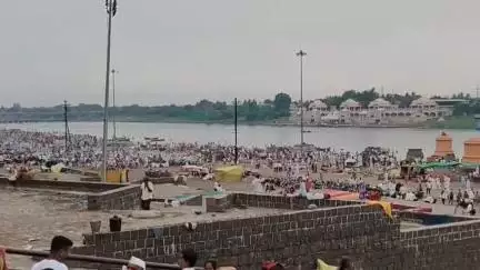 पंढरपूर: भागवत एकादशीनिमित्त श्री विठ्ठल रुक्मिणी मातेच्या दर्शनासाठी भाविकांची पंढरीत गर्दी