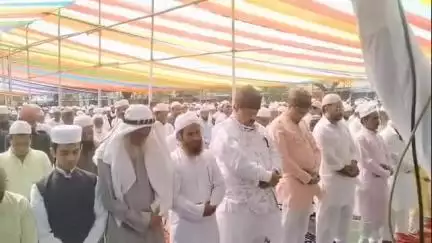নগাঁও: ৰাজ্যৰ প্ৰতিটো প্ৰান্তৰ লগতে অঞ্জুমানে - ই - টাউন - ঈদগাহত সমূহীয়া নামাজ সম্পন্ন শ‌ শ ইছলাম ধৰ্মালম্বী লোকৰ