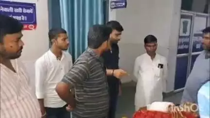 अधौरा: अधौरा के धरती माता मंदिर से लौटते समय खजुरा पाउर हाउस के पास मैजिक वाहन पलटा, तीन महिलाएं घायल, एक को रेफर किया गया