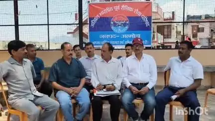 अल्मोड़ा: मां नंदा देवी मंदिर परिसर में पूर्व सैनिकों ने जल मूल्य वृद्धि पर जताई नाराजगी, समस्याओं के समाधान की मांग की