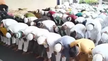 भभुआ: भभुआ शहर के ईदगाह मस्जिद में हजारों मुस्लिम समुदाय के लोगों ने अदा की नमाज