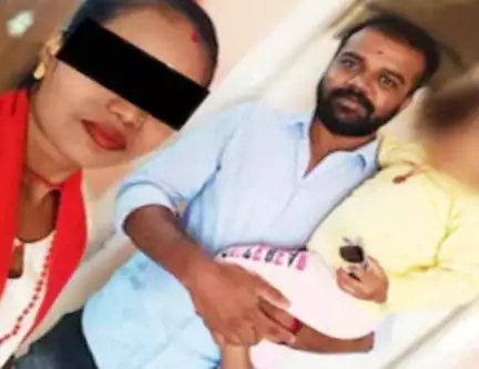 ಪ್ರಿಯಕರನ ಜೊತೆ ರೆಡ್ ಹ್ಯಾಂಡ್ ಆಗಿ ಸಿಕ್ಕಿಬಿದ್ದ ಪತ್ನಿ.. ರುಂಡ ಕತ್ತರಿಸಿ ಪೊಲೀಸ್ ಠಾಣೆಗೆ ತಂದ ಗಂಡ