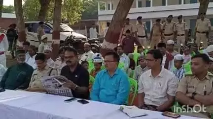 भभुआ: भभुआ टाउन हाई स्कूल परिसर में नमाज अदा के दौरान डीएम, एसपी एवं अन्य पदाधिकारी रहे मौजूद