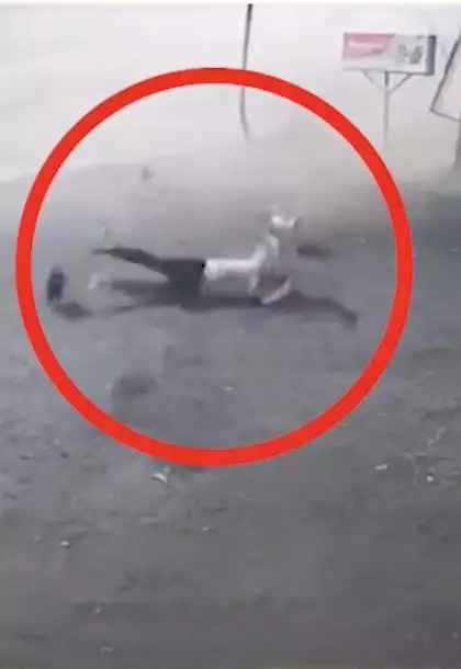 छत्तीसगढ़ के बिलासपुर में चलती कार से गुटखा थूकने के लिए खोला गेट तो अनियंत्रित हुई कार 6 बार पलटी, 1 की मौत