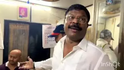 ठाणे: टोविंगच्या विरोधात निवेदन घेण्यास कोपरी वाहतूक शाखेचा नकार, शिवसेनाकोपरी विभाग संघटक रमाकांत पाटील आक्रमक #jansamasya