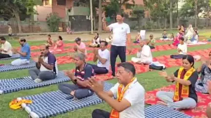 पलवल: 11वें अंतर्राष्ट्रीय योग दिवस पर मोती कॉलोनी, पलवल में तीन दिवसीय योग शिविर का आयोजन