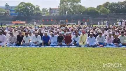 মাটিগাড়া: ঈদ উপলক্ষে শিলিগুড়ির কাঞ্চনজঙ্ঘা স্টেডিয়ামে নামাজ পাঠ