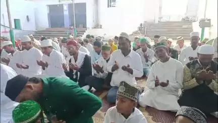एगारकुंड: एगारकुंड प्रखंड क्षेत्र के ईदगाहों में मुस्लिम समुदाय ने शांतिपूर्वक व हकीकत के साथ पढ़ी ईद उल अजहा की नमाज़