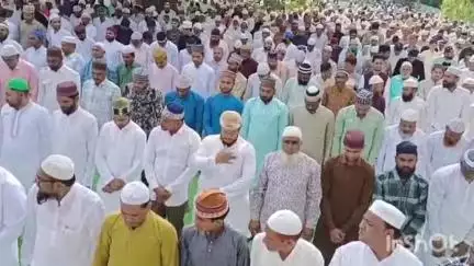 धरमपुरी: ईद-उल-अज़हा पर्व पर धरमपुरी में ईदगाह पर अदा की गई नमाज़