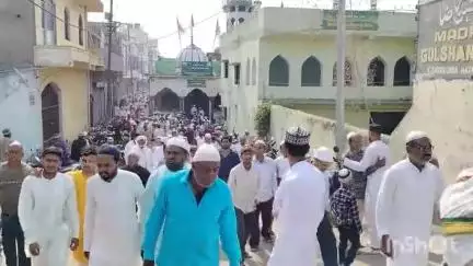 रामगढ़: ज़िले के पतरातु, भुरकुंडा की मस्जिदों में ईद उल अजहा की नमाज़ अदा की गई, देश में अमन की दुआ मांगी गई