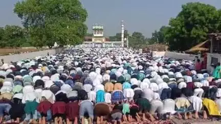 धोरैया: धोरैया में अकीदत के साथ मनाया गया बक़रीद का त्यौहार, शाही ईदगाह कुरमा में नमाज़ के लिए उमड़ी भीड़