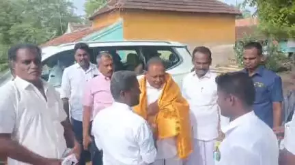 திருமயம்: காலை விடியல் உணவு வழங்கும் நிகழ்வு- கோட்டூர், பேரையூரில்  அமைச்சர் ரகுபதி பொதுமக்களுக்கு உணவு வழங்கினார்