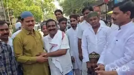 खलीलाबाद: खलीलाबाद के नगर पालिकाध्यक्ष जगत जायसवाल ने कैंप लगाकर मुस्लिम समुदाय के लोगों से की मुलाकात