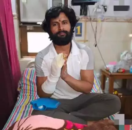 जौनपुर : पशु संरक्षक मुरली हौसला अब पूरी तरह स्वस्थ, शीतला चौकियां का लिया आशीर्वाद, कुछ दिन पहले कोबरा ने था काटा।