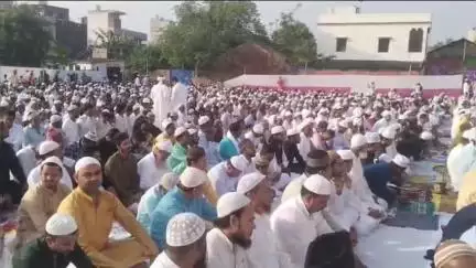 बेतिया: बेतिया में अदा की गई ईद-उल-अज़हा की नमाज़, ड्रोन से हुई निगरानी और सुरक्षा व्यवस्था रही कड़ी