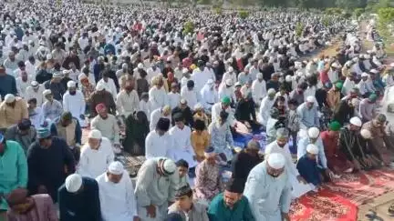 छतरपुर नगर: ईद-उल-अज़हा पर छतरपुर में मुस्लिम समाज ने शांतिपूर्ण तरीके से अदा की विशेष नमाज़, प्रशासन ने ड्रोन से की निगरानी