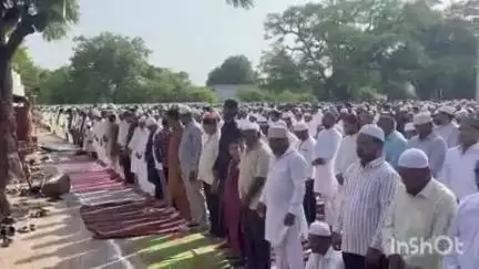 येवला: येवला येथे बकरी ईद निमित्त हदगाव मैदानावर सामूहिक नमाज पठण