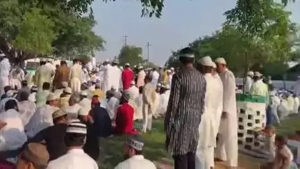 पूरनपुर: शेरपुर कला व पूरनपुर ईदगाह और मस्जिदों में अदा की गई ईद उल अजहा की नमाज, सुरक्षा व्यवस्था के लिए पुलिस रही मौजूद