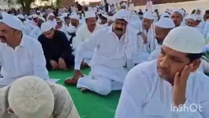 भभुआ: मंत्री ने अपने गांव नौगढ़ा में बकरीद पर्व पर गांव वालों के साथ अदा की ईद उल अजहा की नमाज