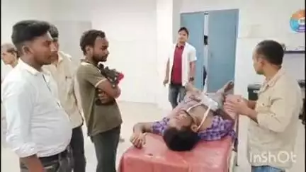 भभुआ: हाटा नहर में ताड़ी के नशे में अनियंत्रित बाइक लेकर चालक पलटा, इलाज के बाद रेफर किया गया