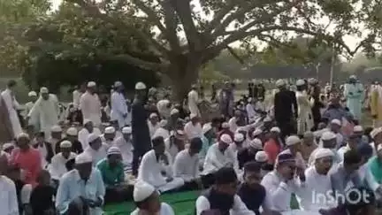 मधेपुर: मधेपुर में श्रद्धा के साथ शांतिपूर्ण मनी बकरीद, इत्र की खुशबू से गमक उठा फिजां, लोगों ने गले लगा दी मुबारकबाद