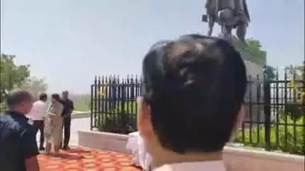 खमनोर: महामहिम राज्यपाल हरिभाऊ किसनराव बागड़े हल्दीघाटी पहुंचे, हल्दीघाटी की मिट्टी से किया तिलक