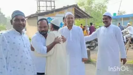 খণ্ডঘোষ: ইদুজ্জোহা উপলক্ষে ইসলাম ধর্মাবলম্বী তৃণমূল নেতৃত্বের সঙ্গে সৌজন্য সাক্ষাৎ খণ্ডঘোষের বিধায়কের পক্ষ থেকে মসজিদে