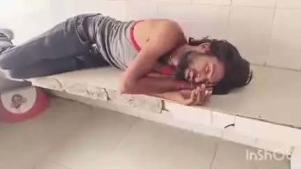 मड़ावरा: बहादुरपुर में आम के पेड़ पर चढ़कर आम तोड़ते समय ग्रामीण पेड़ से गिरकर हुआ घायल