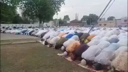 छिंदवाड़ा नगर: बड़ी ईदगाह में बकरीद की नमाज पढ़ी गई, लोगों ने एक दूसरे को गले मिलकर दी मुबारकबाद