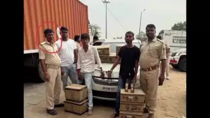 गया टाउन सीडी ब्लॉक: पहले शराब की खेप के साथ गिरफ्तार, अब वही वर्दीधारी चेक पोस्ट पर पकड़ रहा शराब