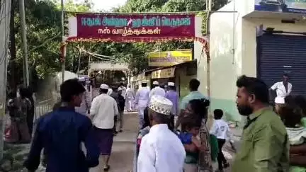 தூத்துக்குடி: பக்ரீத் திருநாளை முன்னிட்டு ஈத்கா தோட்டத்தில்  இஸ்லாமியர்கள் சிறப்பு தொழுகை ஆயிரக்கணக்கான இஸ்லாமியர்கள் பங்கேற்பு