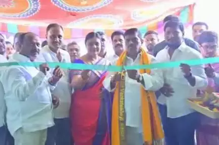 పటాన్​​చెరు: రుద్రారం ప్రాథమిక వ్యవసాయ సహకార పరపతి సంఘం ఆవరణలో 40 లక్షల రూపాయలతో దుకాణ సముదాయాన్ని ప్రారంభించిన ఎమ్మెల్యే జిఎంఆర్