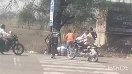 नागौद: बरेठिया गांव में अनियंत्रित बाइक सवार दिशा सूचक बोर्ड से टकराया, घायल