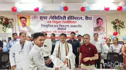 हुज़ूर: सुपर स्पेशलिटी हॉस्पिटल में डिप्टी सीएम नव नियुक्त टेक्नीशियन के नियुक्ति पत्र वितरण समारोह में शामिल हुए