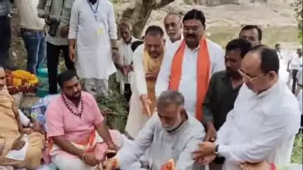 हरदा: पंचायत एवं ग्रामीण विकास मंत्री ने अजनाल नदी के उद्गम स्थल पर पूजा-अर्चना कर पौधे लगाए