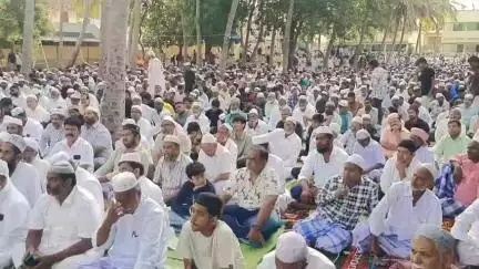 காரைக்குடி: கழனிவாசல் ஈதுகா தொழுகைப் பள்ளி மைதானத்தில் பக்ரீத் பண்டிகை சிறப்பு தொழுகை