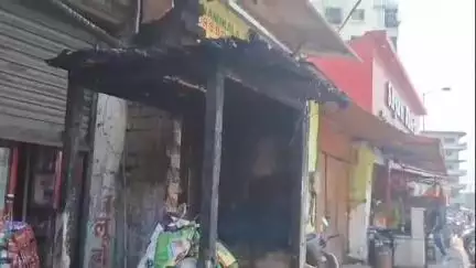 आदित्यपुर गम्हरिया: गम्हरिया सर्विस रोड पर ओझा वैरायटी स्टोर में उपद्रवियों ने लगाई आग, लाखों का नुकसान