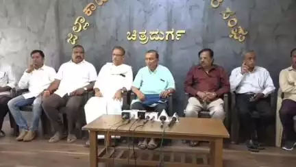 ಚಿತ್ರದುರ್ಗ: ಮಲ್ಲಾಡಿಹಳ್ಳಿ ಸೇವಾಶ್ರಮದ ವಿಶ್ವಸ್ಥ ಸಮಿತಿಯಲ್ಲಿ ಸ್ಥಾನ ಸಿಗದಿದ್ದಕ್ಕೆ ಸಂತೋಷ್‌ರಿಂದ ಸುಳ್ಳು ಆರೋಪ: ನಗರದಲ್ಲಿ ಸಮಿತಿಯ ರಾಘವೇಂದ್ರ