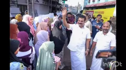 നിലമ്പൂർ: നിലമ്പൂർ ഉപതിരഞ്ഞെടുപ്പ് പെരുന്നാൾ ദിനത്തിലും പ്രചരണവുമായി സ്ഥാനാർത്ഥികൾ,എടക്കര, നിലമ്പൂർ ടൗണുകളിലാണ് പ്രചാരണം നടത്തിയത്