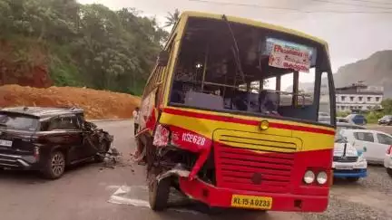 ദേവികുളം: കൊച്ചി ധനുഷ്ക്കോടി ദേശീയപാതയിൽ അടിമാലിക്ക് സമീപം കെഎസ്ആർടിസി ബസും കാറും കൂട്ടിയിടിച്ച് ഒരാൾക്ക് പരിക്ക്