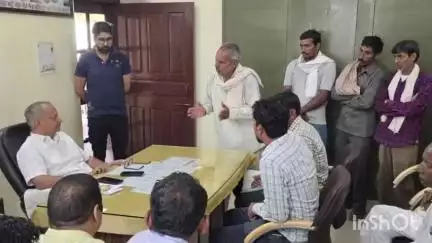 चरखी दादरी: विधायक सुनील सांगवान ने चरखी दादरी में जनता दरबार लगाकर सुनीं समस्याएं, समाधान के दिए निर्देश